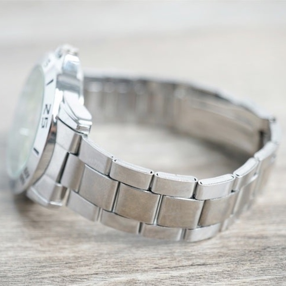 PEANUTS THE CAST CUSTOM STAINLESS STEEL WATCH NWT - Picture 7 of 7